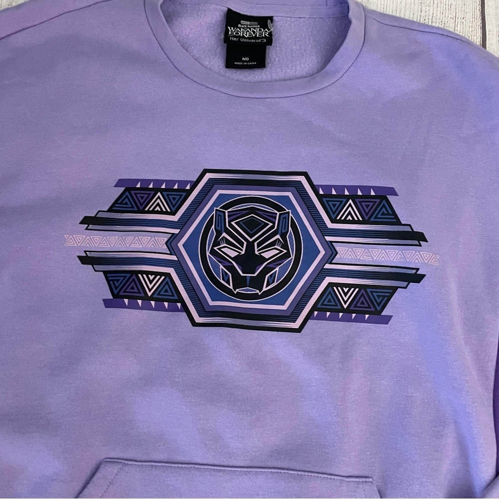 BLACK PANTHER Her Universe Women’s Purple Lavender Graphic Sweatshirt Size Med - Picture 5 of 9
